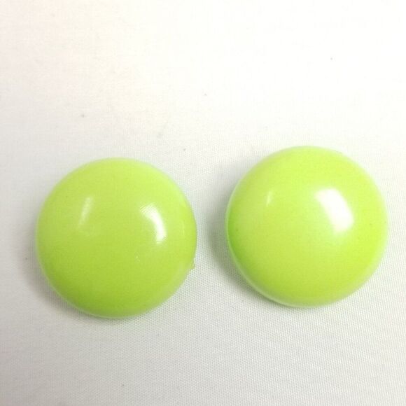 Vintage Lime Green Round Dome Clip On Earrings, Retro Plastic 70s 80s Style - Picture 6 of 6